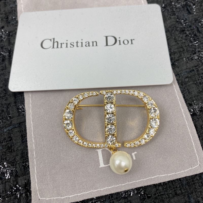 ch**an D*or brooches